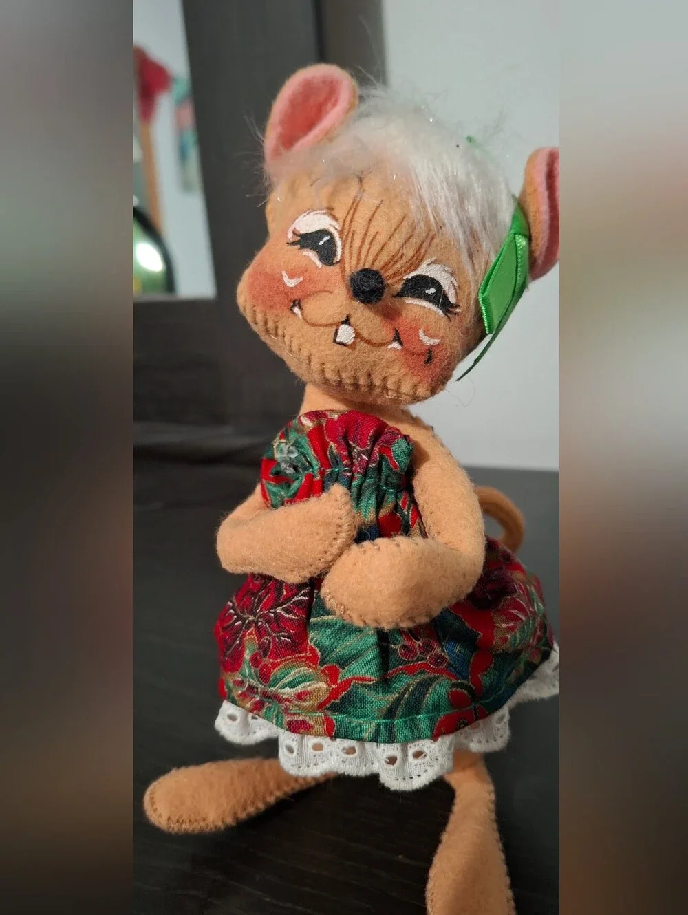 Anna Lee Vintage 1996 Mouse Doll in Red and Green Dress with Green Bow